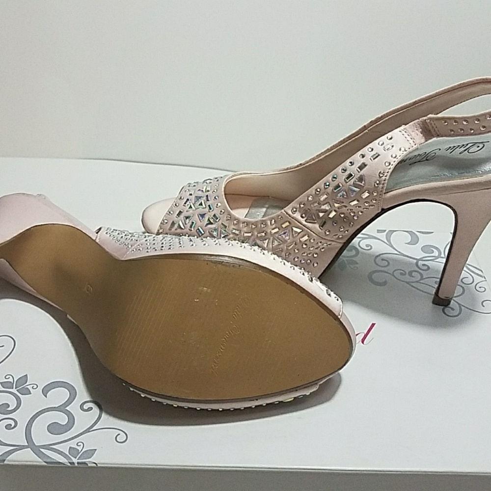 shoes - Picture 2 of 3